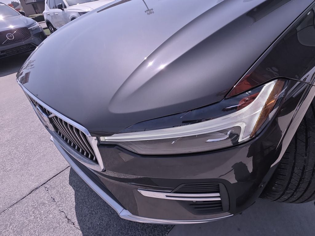 2023 Volvo XC60 B5 Plus Bright Theme