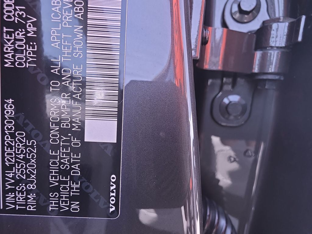 2023 Volvo XC60 B5 Plus Bright Theme