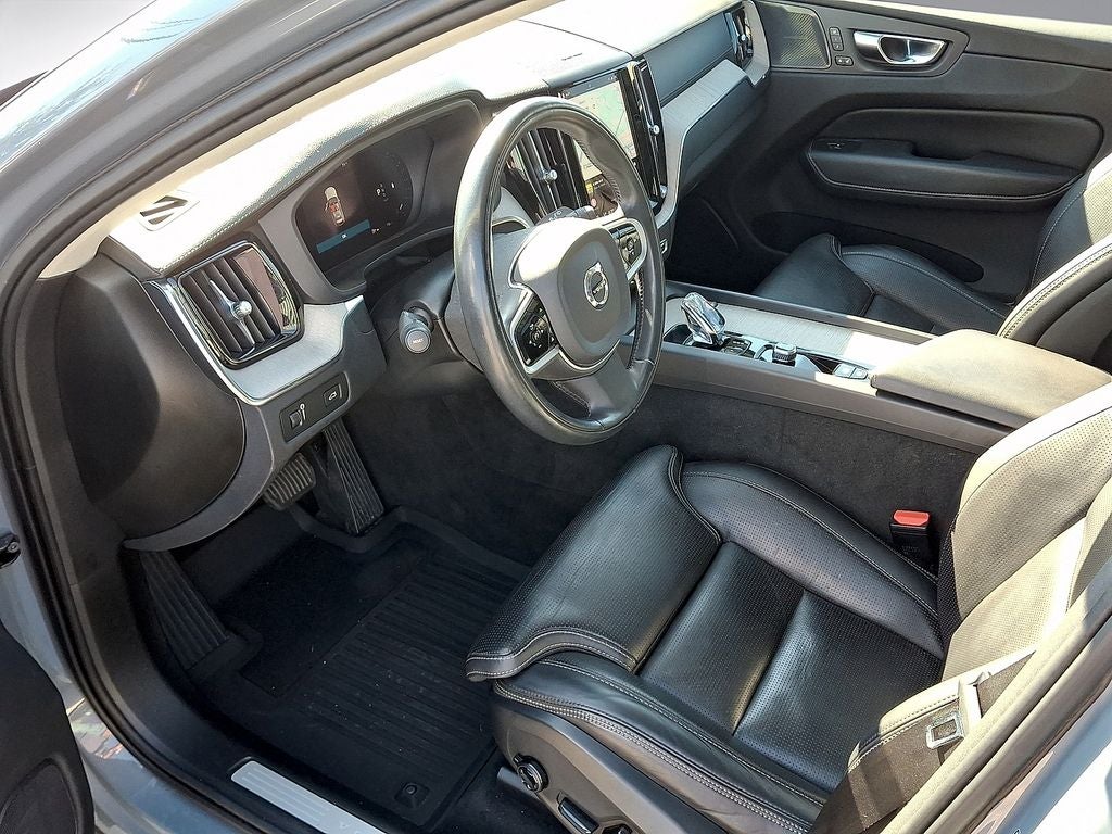 2022 Volvo XC60 B5 Inscription