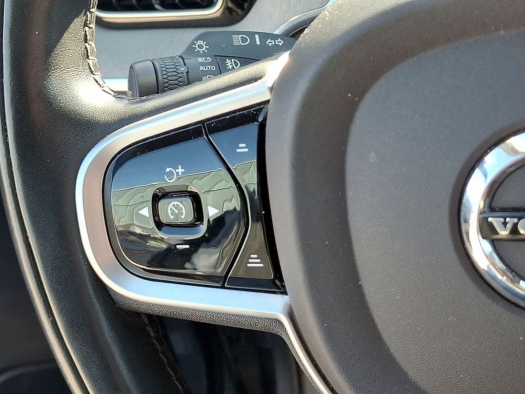 2022 Volvo XC60 B5 Inscription
