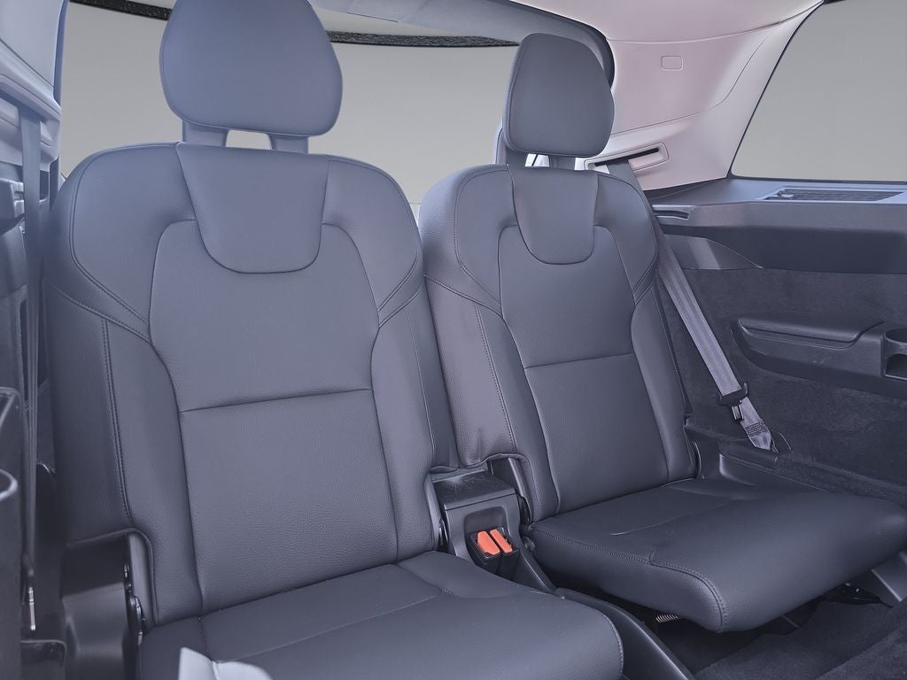 2023 Volvo XC90 B5 Plus