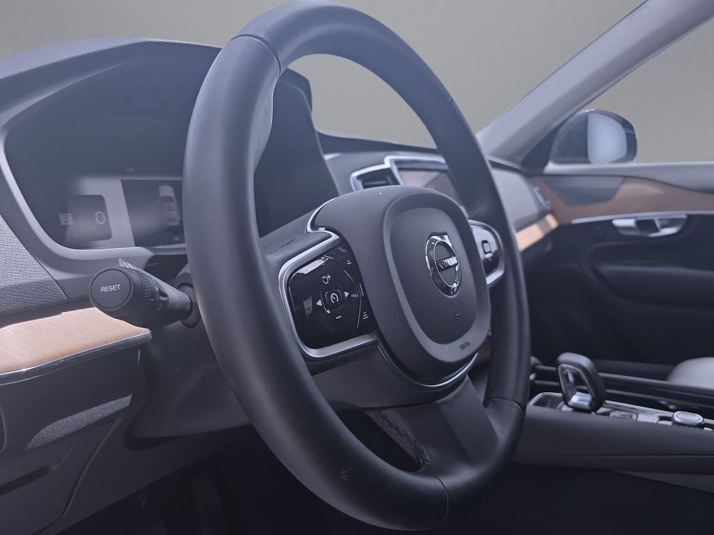 2023 Volvo XC90 B5 Plus