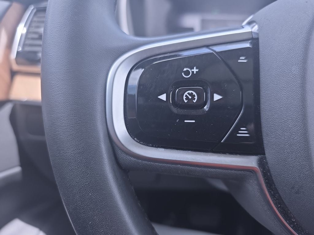 2023 Volvo XC90 B5 Plus