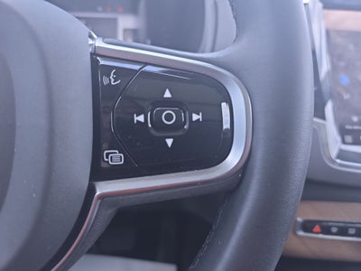 2023 Volvo XC90 B5 Plus