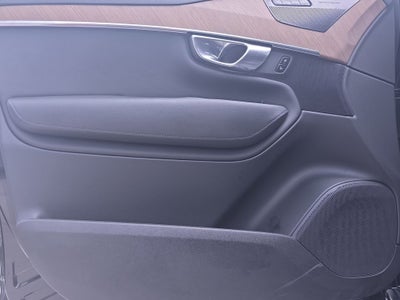 2023 Volvo XC90 B5 Plus