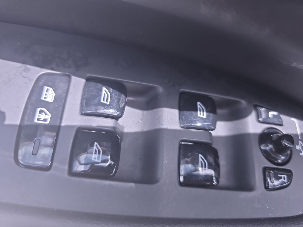 2023 Volvo XC90 B5 Plus