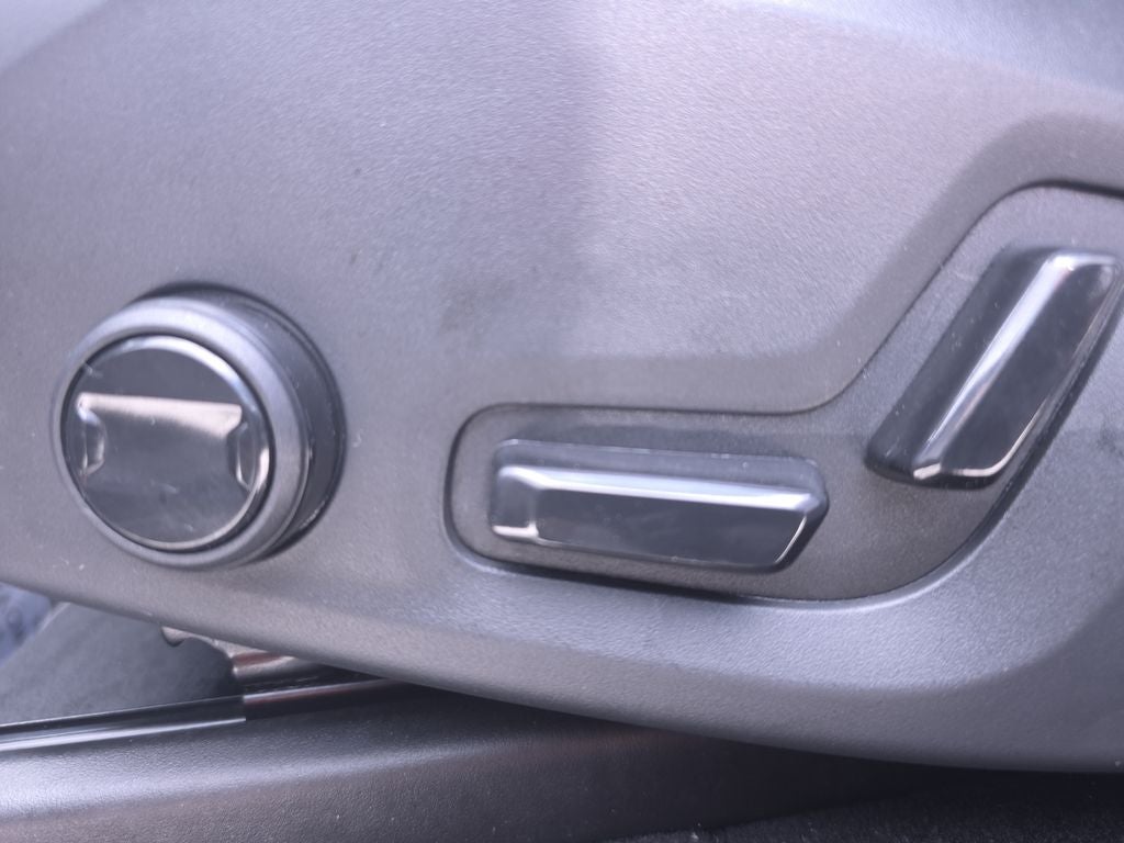 2023 Volvo XC90 B5 Plus