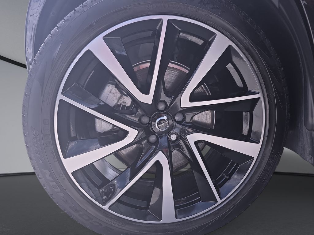 2023 Volvo XC90 B5 Plus