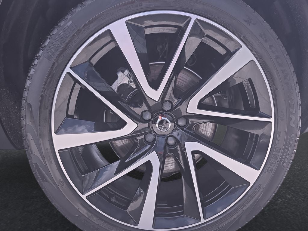2023 Volvo XC90 B5 Plus