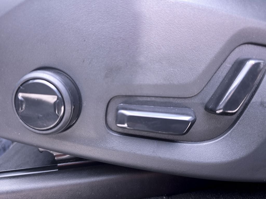 2023 Volvo XC90 B5 Plus