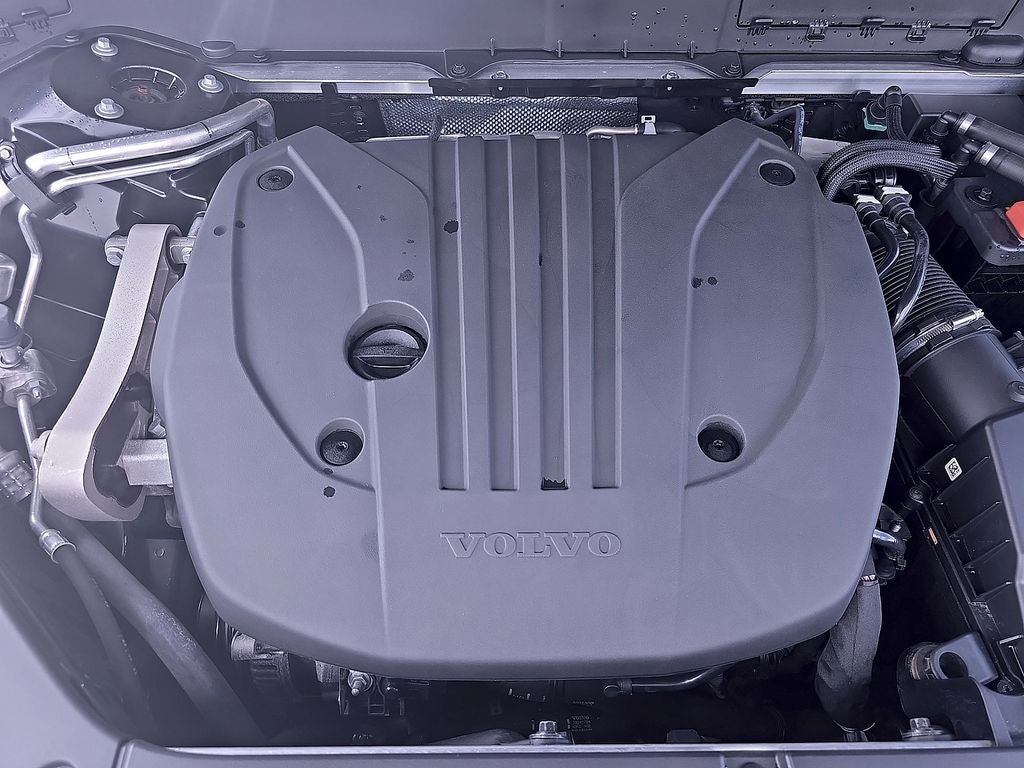 2023 Volvo XC90 B5 Plus