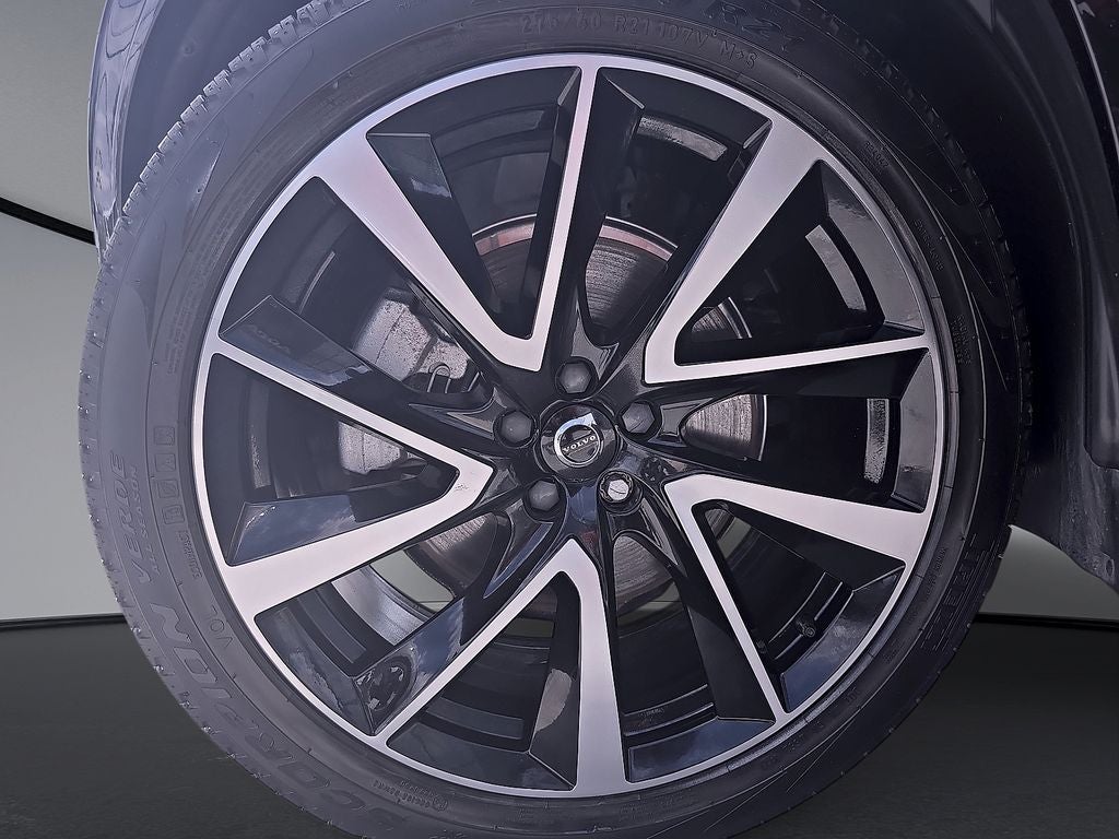 2023 Volvo XC90 B5 Plus