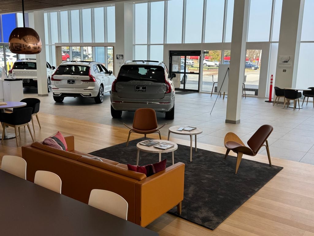 2023 Volvo XC90 B5 Plus