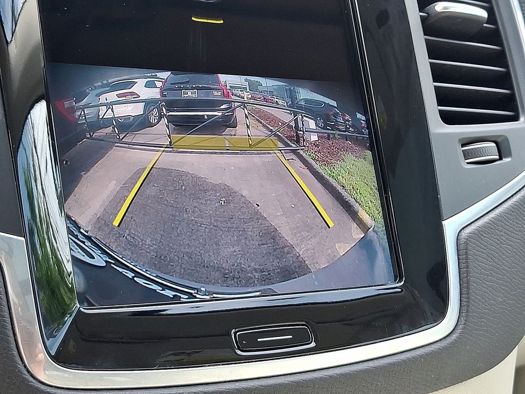 2023 Volvo XC90 B5 Core