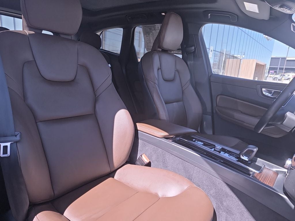 2023 Volvo XC60 B5 Plus Bright Theme