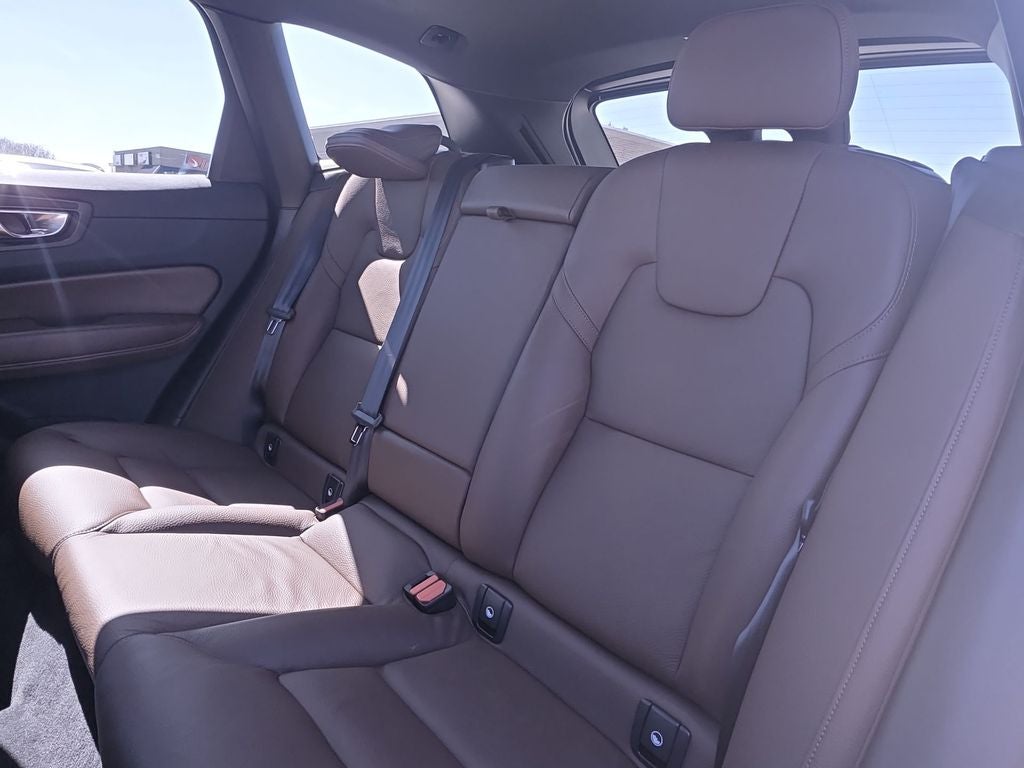 2023 Volvo XC60 B5 Plus Bright Theme