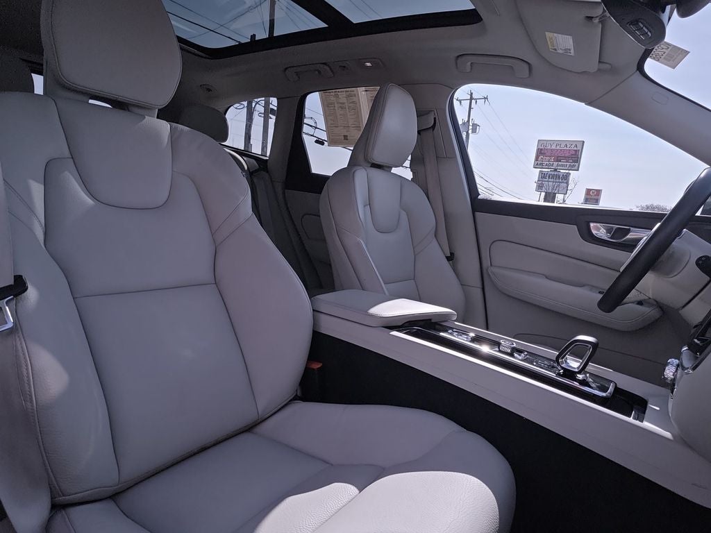2023 Volvo XC60 B5 Plus Bright Theme