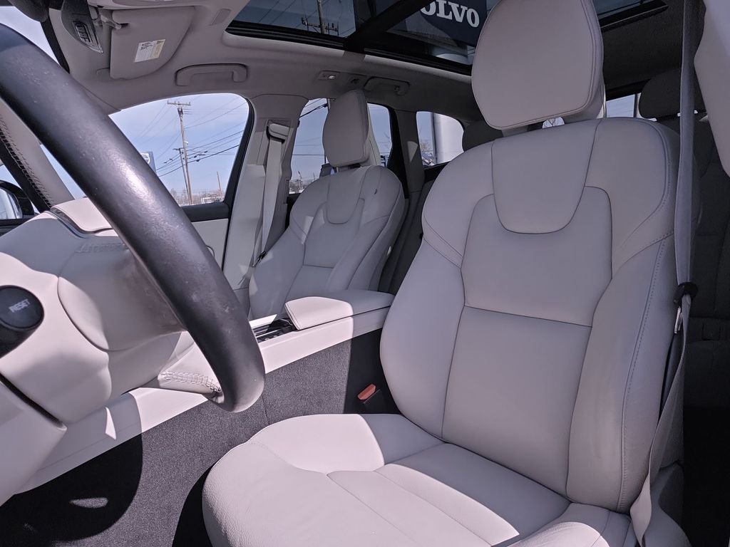 2023 Volvo XC60 B5 Plus Bright Theme