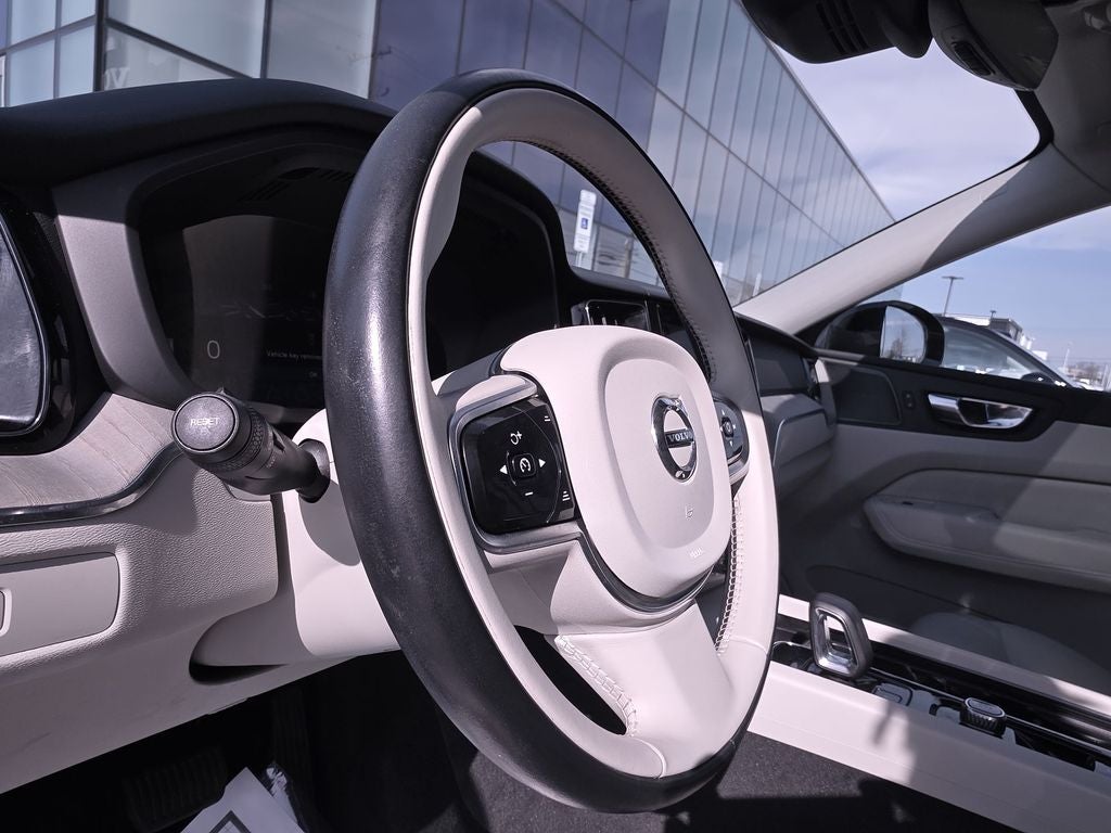 2023 Volvo XC60 B5 Plus Bright Theme