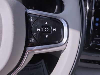 2023 Volvo XC60 B5 Plus Bright Theme
