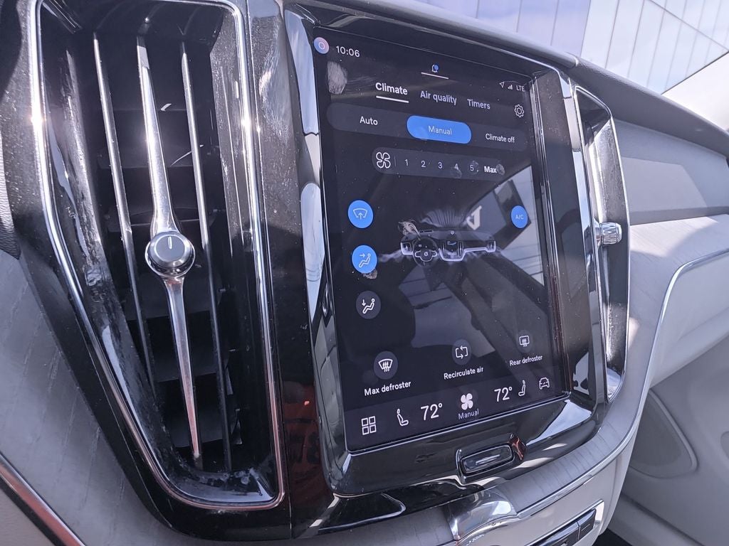 2023 Volvo XC60 B5 Plus Bright Theme