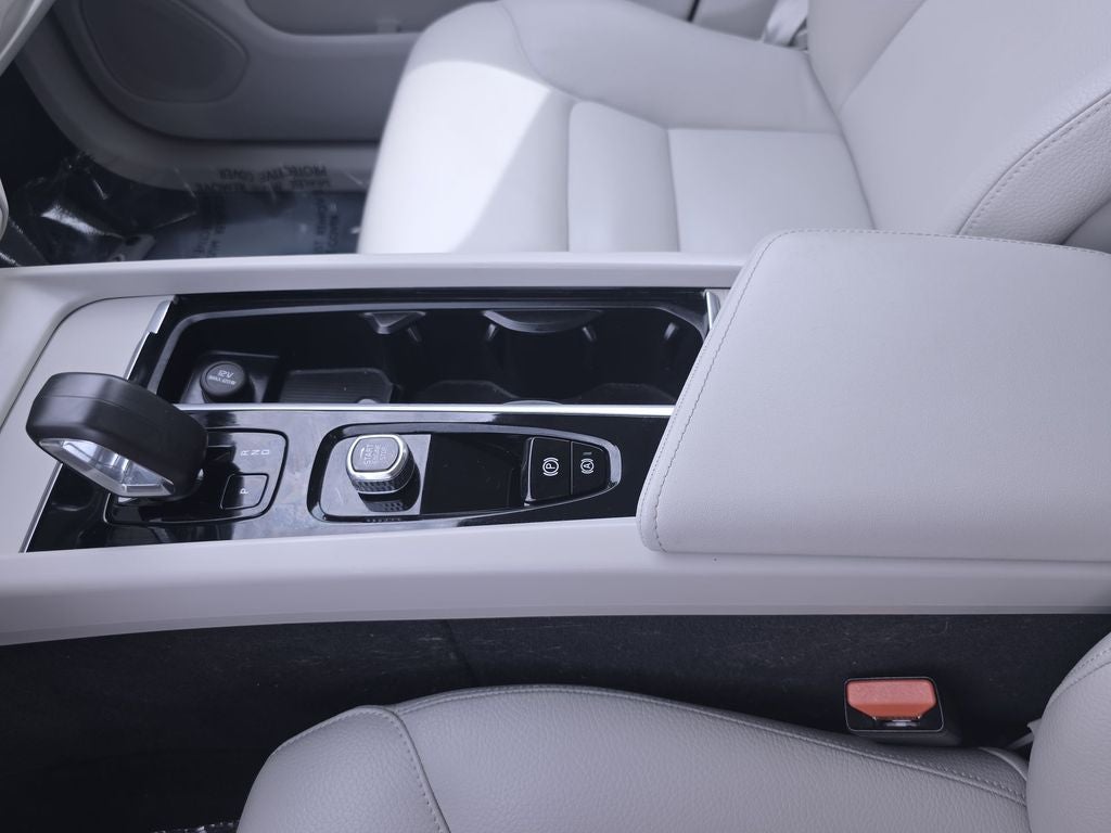 2023 Volvo XC60 B5 Core