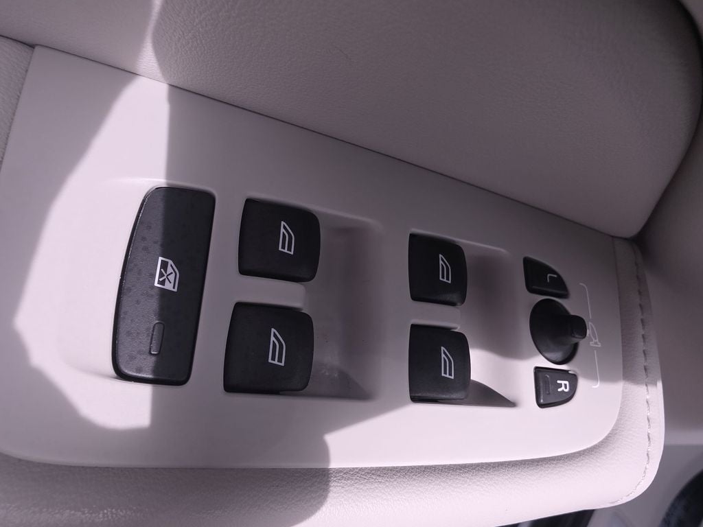 2023 Volvo XC60 B5 Core