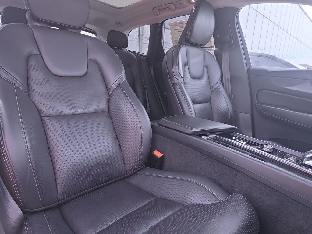 2022 Volvo XC60 B5 Inscription