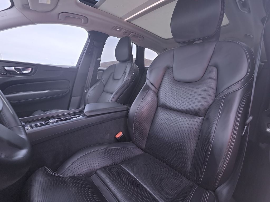 2022 Volvo XC60 B5 Inscription