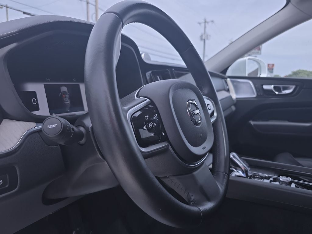 2022 Volvo XC60 B5 Inscription