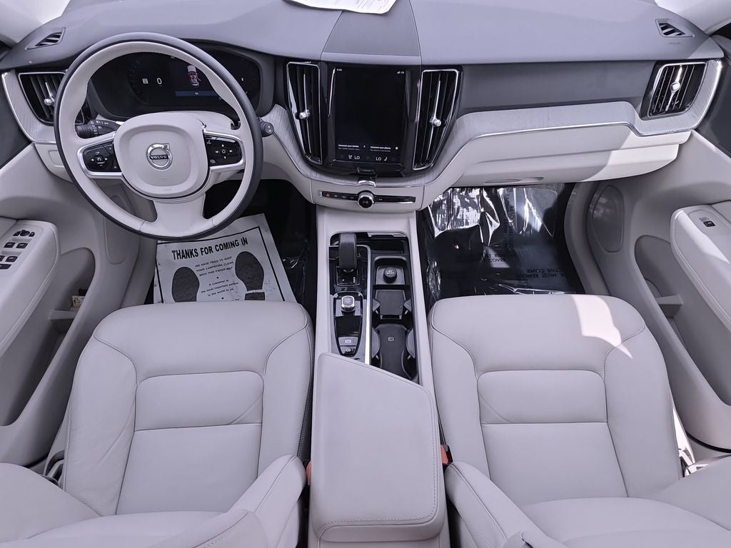 2023 Volvo XC60 B5 Plus Bright Theme