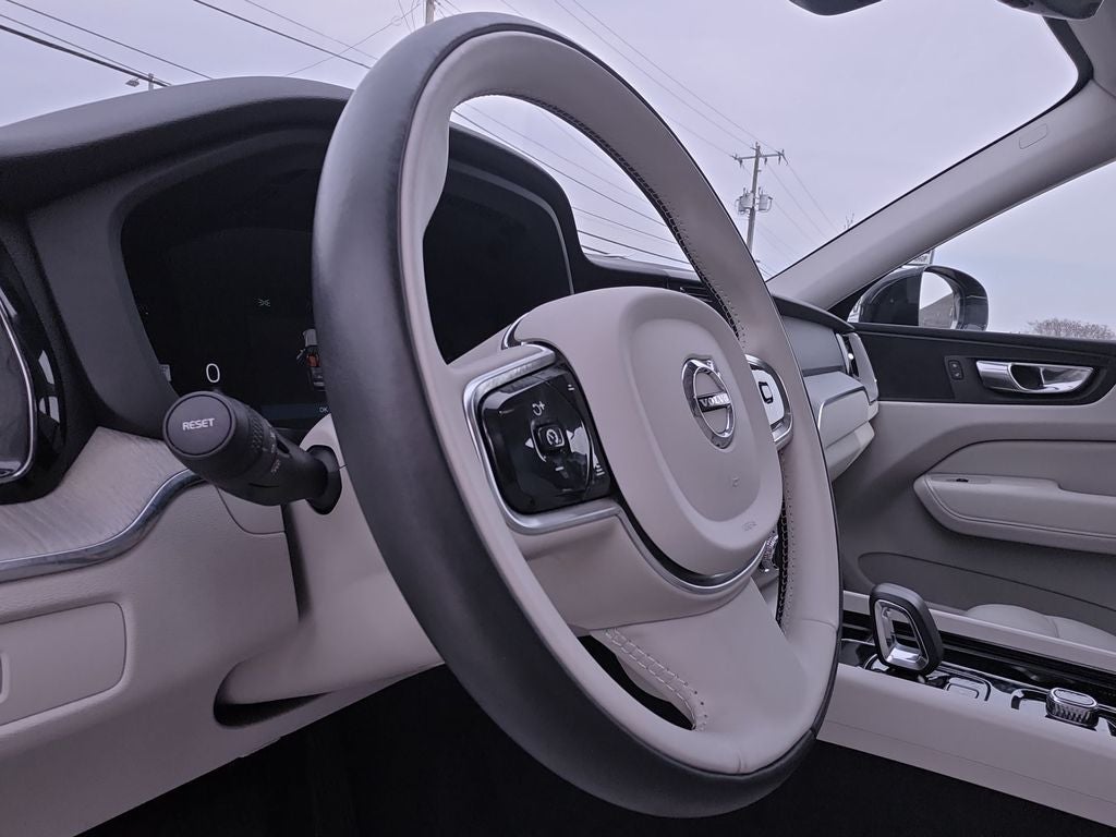 2023 Volvo XC60 B5 Plus Bright Theme