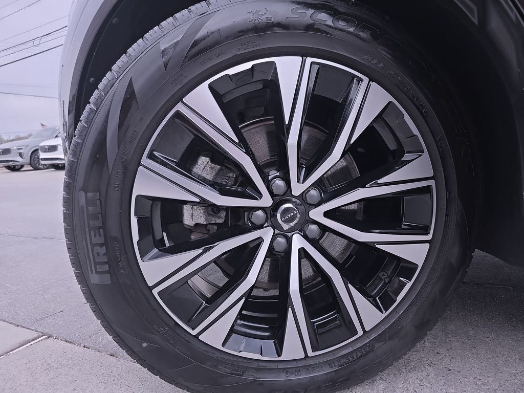 2023 Volvo XC60 B5 Plus Bright Theme