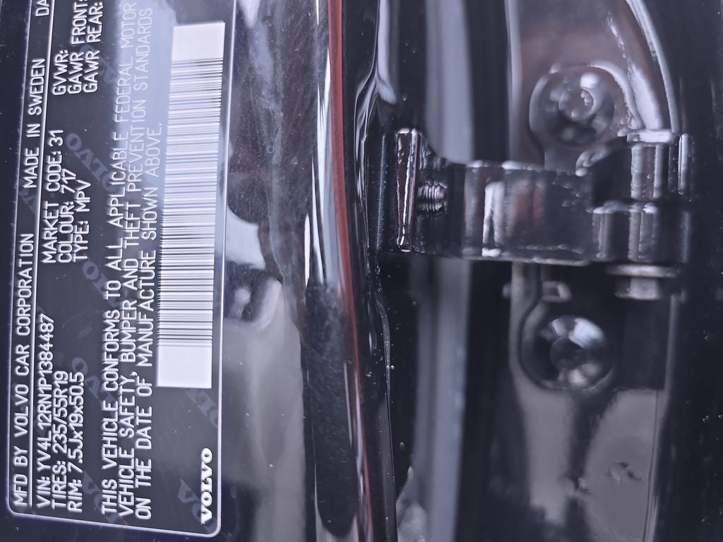 2023 Volvo XC60 B5 Plus Bright Theme