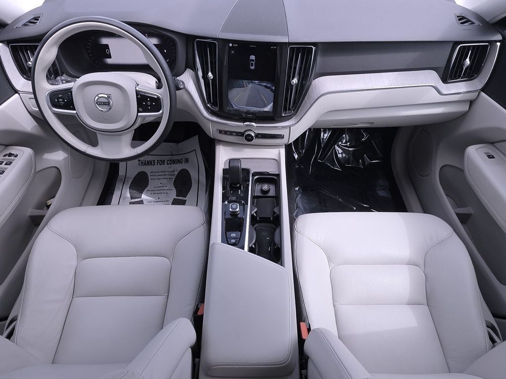 2023 Volvo XC60 B5 Plus Bright Theme