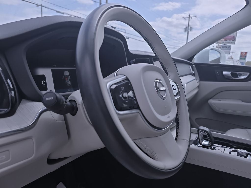 2023 Volvo XC60 B5 Plus Bright Theme