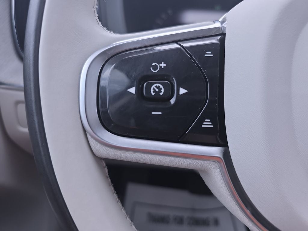 2023 Volvo XC60 B5 Plus Bright Theme