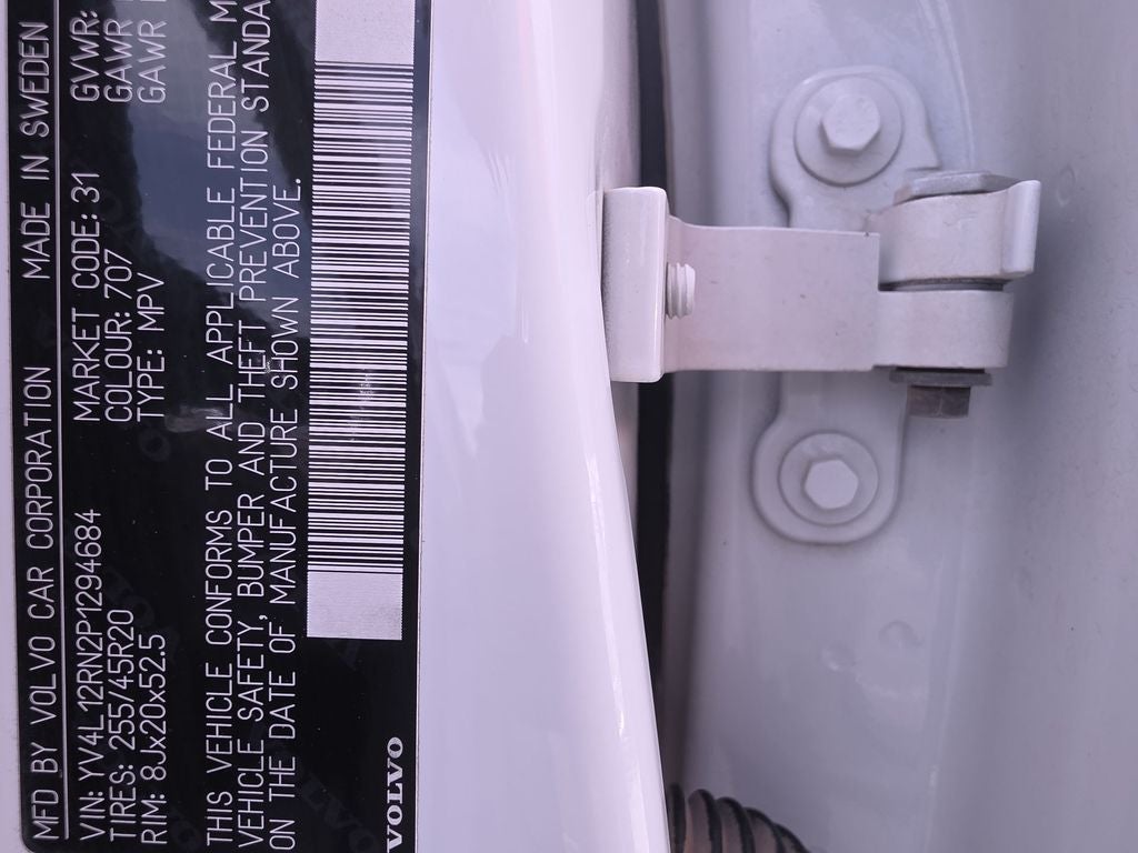 2023 Volvo XC60 B5 Plus Bright Theme