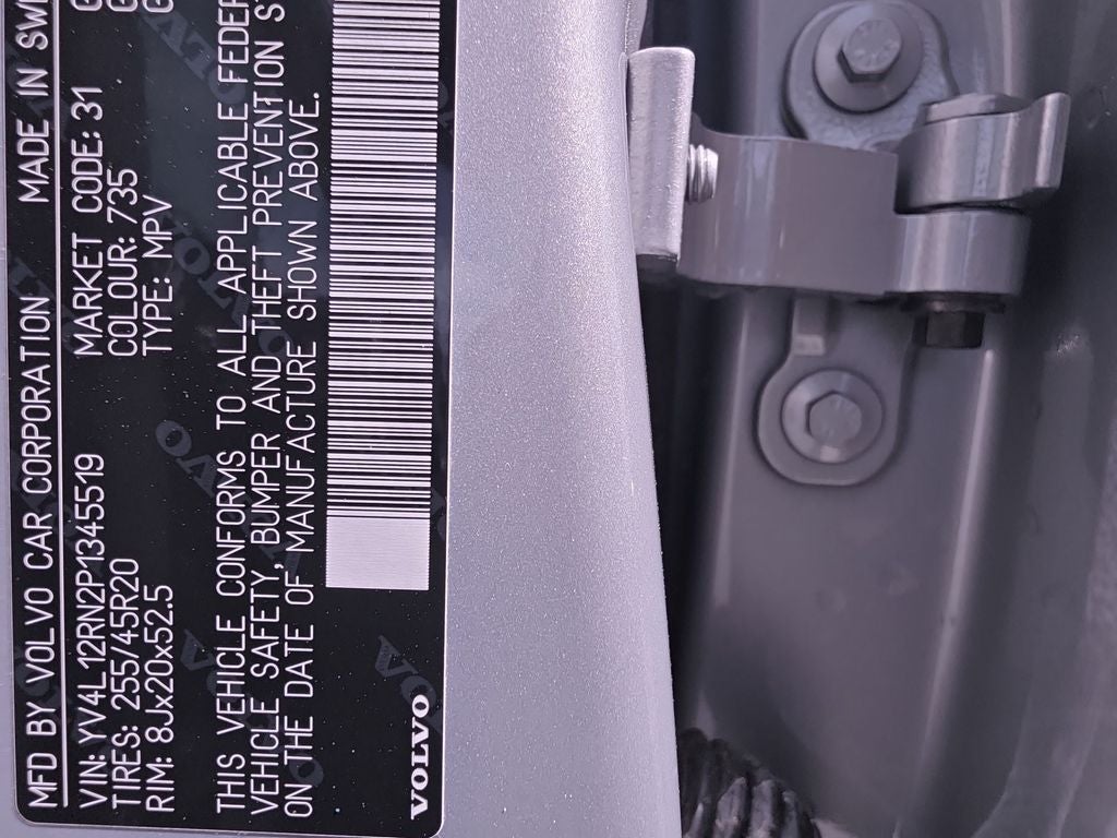 2023 Volvo XC60 B5 Plus Bright Theme