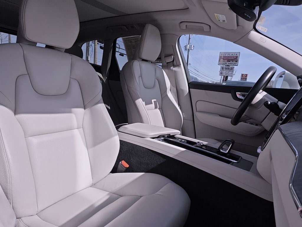 2023 Volvo XC60 B5 Plus Bright Theme