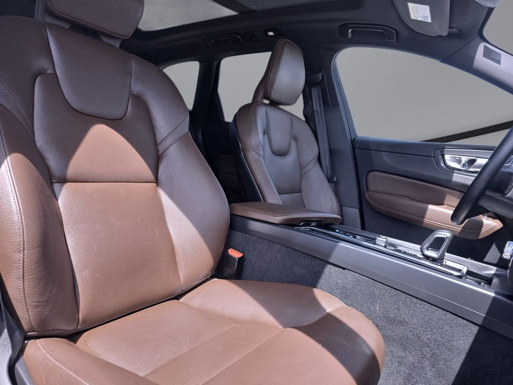 2023 Volvo XC60 B5 Plus Bright Theme