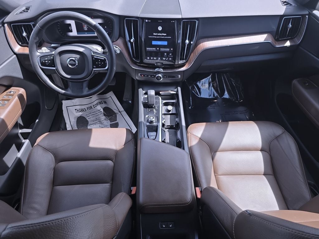 2023 Volvo XC60 B5 Plus Bright Theme