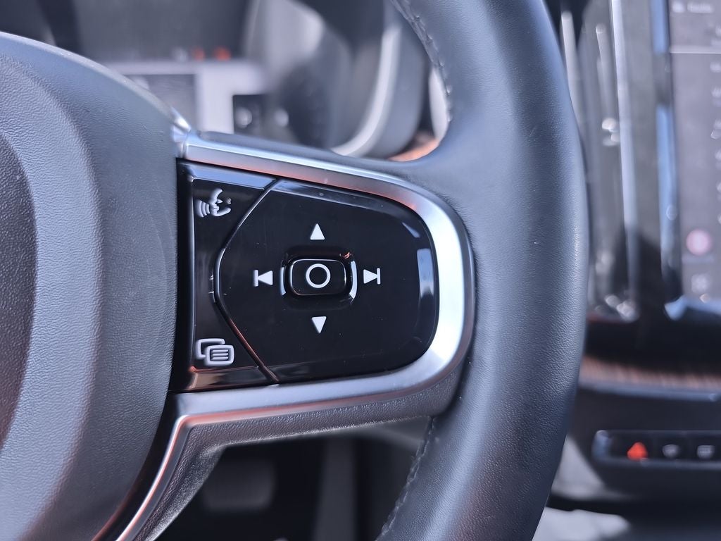 2023 Volvo XC60 B5 Plus Bright Theme
