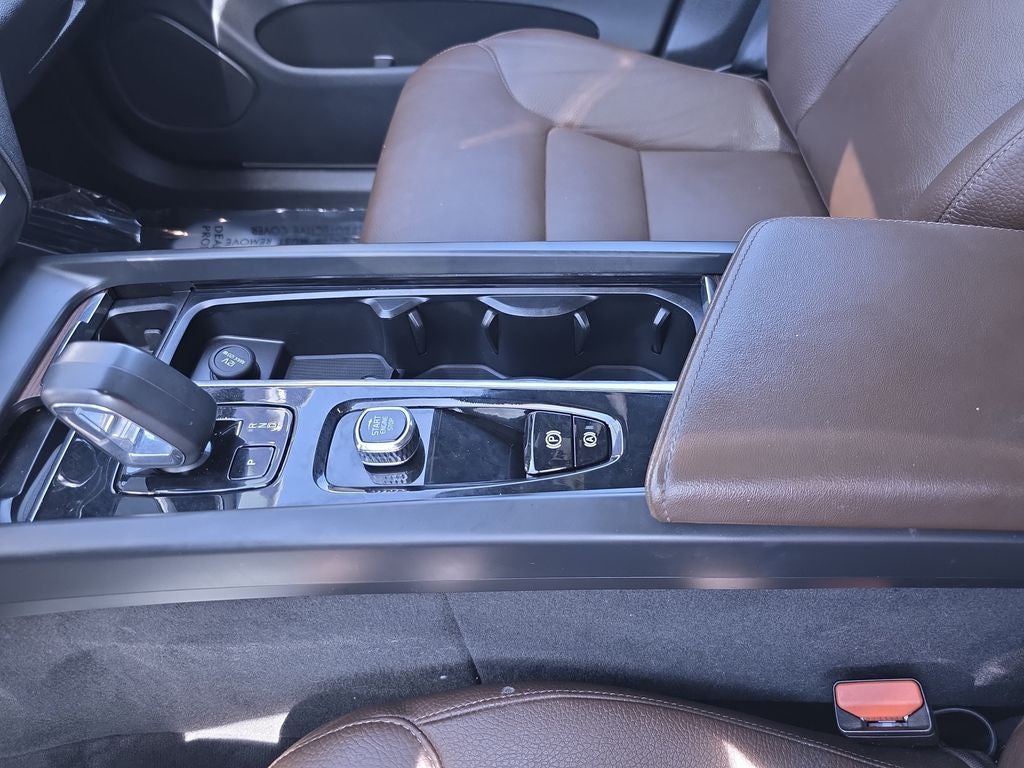 2023 Volvo XC60 B5 Plus Bright Theme